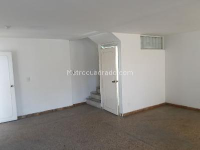 Casa de 5 alcobas en arriendo en Kennedy Techo, Bogotá, 378 m² · foto 15 de 20