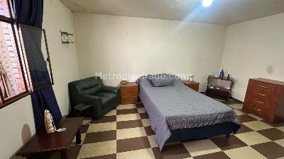 Casa de 5 alcobas en venta en Engativa San Joaquin, Bogotá, 334 m² · foto 13 de 20