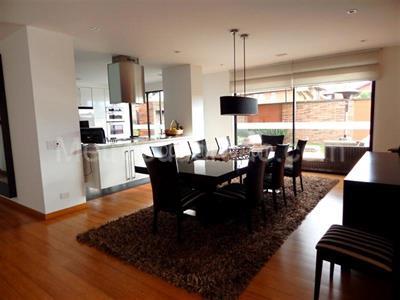 Casa de 3 alcobas en venta en San Jose De Bavaria, Bogotá, 800 m² · foto 2 de 11