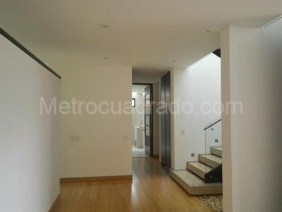 Casa de 4 alcobas en venta en San Jose De Bavaria, Bogotá, 830 m² · foto 3 de 20
