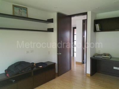 Casa de 4 alcobas en venta en San Jose De Bavaria, Bogotá, 830 m² · foto 2 de 20