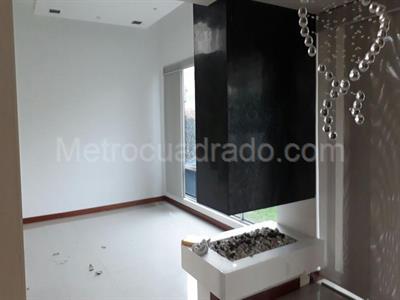 Casa de 5 alcobas en venta en San Jose De Bavaria, Bogotá, 630 m² · foto 4 de 17