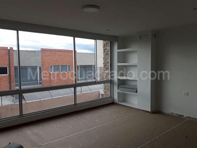 Casa de 5 alcobas en venta en San Jose De Bavaria, Bogotá, 630 m² · foto 3 de 17