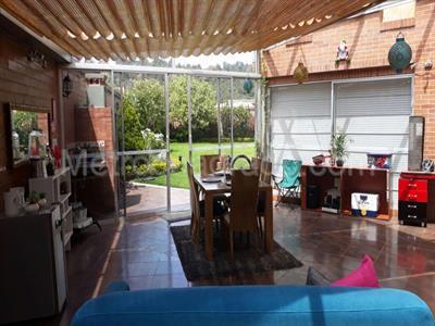 Casa de 4 alcobas en venta en San Jose De Bavaria, Bogotá, 830 m² · foto 2 de 20