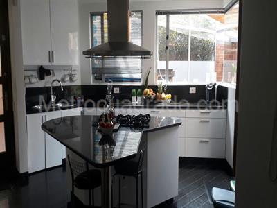 Casa de 4 alcobas en venta en San Jose De Bavaria, Bogotá, 830 m² · foto 4 de 20