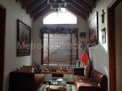 Casa de 4 alcobas en venta en San Jose De Bavaria, Bogotá, 350 m² · foto 3 de 20