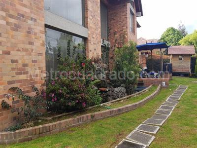 Casa de 4 alcobas en venta en San Jose De Bavaria, Bogotá, 350 m² · foto 2 de 20
