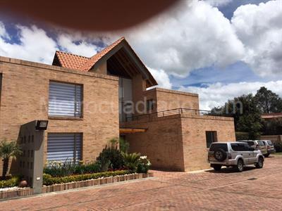 Casa de 5 alcobas en venta en San Jose De Bavaria, Bogotá, 520 m² · foto 3 de 20