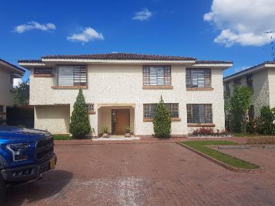 Casa de 3 alcobas en venta en San Jose De Bavaria, Bogotá, 400 m² · foto 17 de 20