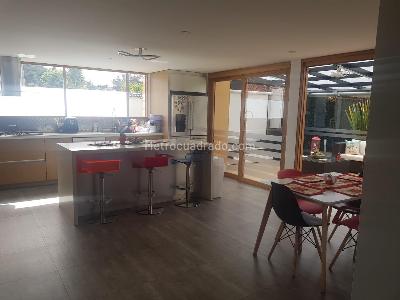 Casa de 3 alcobas en venta en San Jose De Bavaria, Bogotá, 400 m² · foto 2 de 20