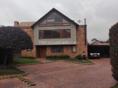 Casa de 5 alcobas en venta en Bogota| San Jose De Bavaria, Bogotá, 420 m² · foto 2 de 17
