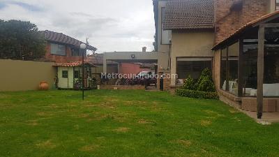 Casa de 4 alcobas en venta en San Jose De Bavaria, Bogotá, 320 m² · foto 1 de 19