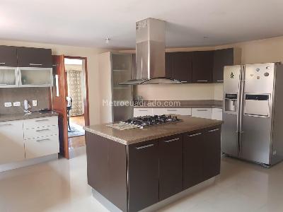 Casa de 4 alcobas en venta en San Jose De Bavaria, Bogotá, 450 m² · foto 2 de 20
