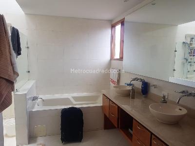 Casa de 4 alcobas en venta en San Jose De Bavaria, Bogotá, 450 m² · foto 13 de 20