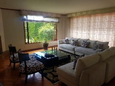 Casa de 4 alcobas en venta en San Jose De Bavaria, Bogotá, 450 m² · foto 3 de 20