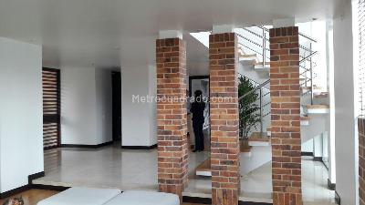Casa de 4 alcobas en venta en San Jose De Bavaria, Bogotá, 400 m² · foto 4 de 20