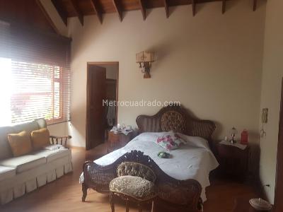Casa de 4 alcobas en venta en San Jose De Bavaria, Bogotá, 256 m² · foto 3 de 17