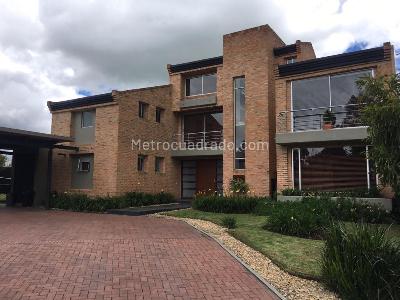 Casa de 4 alcobas en venta en Hacienda San Simon Pl, Bogotá, 350 m² · foto 4 de 17