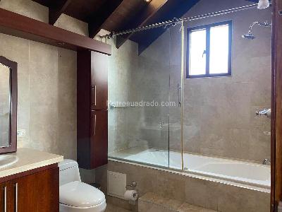 Casa de 4 alcobas en venta en San Jose De Bavaria, Bogotá, 240 m² · foto 13 de 18