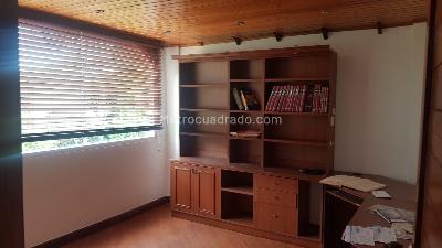 Casa de 4 alcobas en venta en San Jose De Bavaria, Bogotá, 240 m² · foto 16 de 18