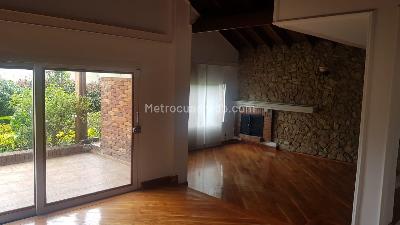 Casa de 4 alcobas en venta en San Jose De Bavaria, Bogotá, 240 m² · foto 2 de 18
