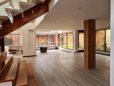 Casa de 4 alcobas en venta en San Jose De Bavaria, Bogotá, 560 m² · foto 4 de 20