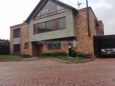 Casa de 5 alcobas en venta en San Jose De Bavaria, Bogotá, 420 m² · foto 2 de 15
