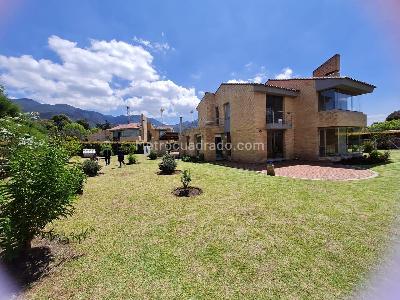 Casa de 5 alcobas en venta en San Simon, Bogotá, 300 m² · foto 2 de 14