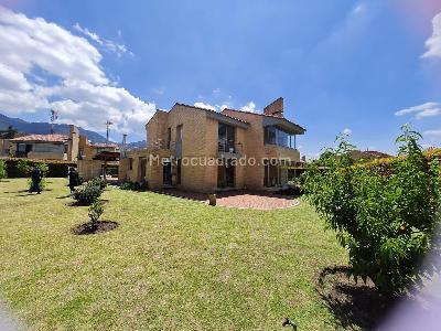 Casa de 5 alcobas en venta en San Simon, Bogotá, 300 m² · foto 3 de 14
