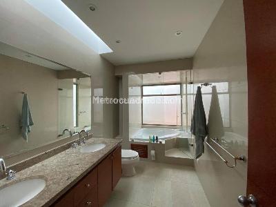 Casa de 4 alcobas en venta en San Jose De Bavaria, Bogotá, 480 m² · foto 12 de 19