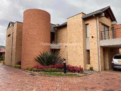 Casa de 4 alcobas en venta en San Jose De Bavaria, Bogotá, 480 m² · foto 2 de 19