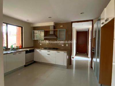 Casa de 4 alcobas en venta en San Jose De Bavaria, Bogotá, 480 m² · foto 4 de 19