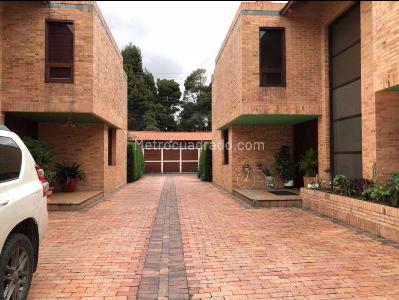Casa de 4 alcobas en venta en San Jose De Bavaria, Bogotá, 400 m² · foto 1 de 19