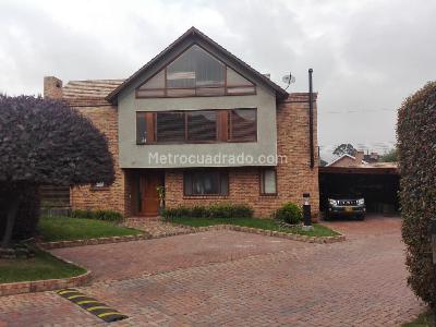 Casa de 5 alcobas en venta en San Jose De Bavaria, Bogotá, 420 m² · foto 3 de 20