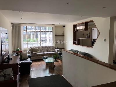 Casa de 3 alcobas en venta en Polo Club, Bogotá, 269 m² · foto 2 de 18