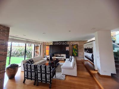 Casa de 3 alcobas en venta en San Jose De Bavaria, Bogotá, 400 m² · foto 2 de 18