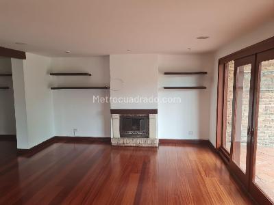 Casa de 4 alcobas en venta en San Jose De Bavaria, Bogotá, 350 m² · foto 4 de 20