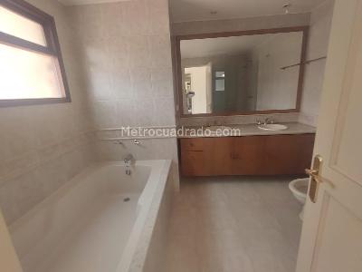 Casa de 4 alcobas en venta en San Jose De Bavaria, Bogotá, 380 m² · foto 16 de 16