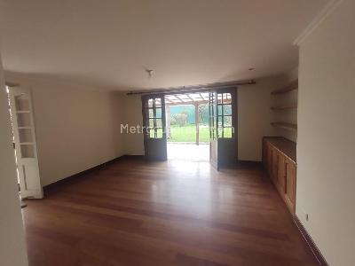 Casa de 4 alcobas en venta en San Jose De Bavaria, Bogotá, 380 m² · foto 9 de 16
