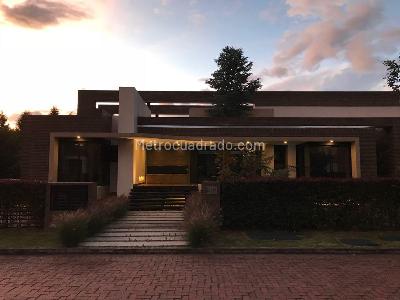Casa de 4 alcobas en venta en Hacienda San Simon, Bogotá, 470 m² · foto 1 de 20