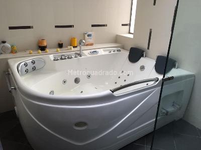 Casa de 4 alcobas en venta en San Jose De Bavaria, Bogotá, 400 m² · foto 13 de 20