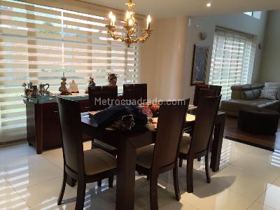 Casa de 4 alcobas en venta en San Jose De Bavaria, Bogotá, 400 m² · foto 4 de 20