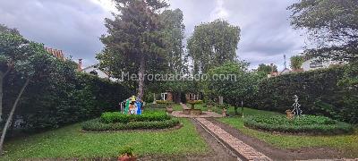 Casa de 4 alcobas en venta en San Jose De Bavaria, Bogotá, 320 m² · foto 18 de 20