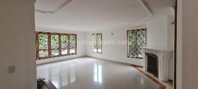 Casa de 4 alcobas en venta en San Jose De Bavaria, Bogotá, 320 m² · foto 2 de 20