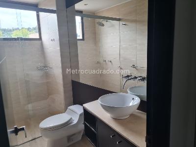 Casa de 4 alcobas en venta en San Jose De Bavaria, Bogotá, 320 m² · foto 18 de 20