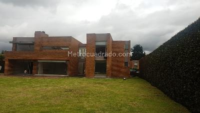 Casa de 4 alcobas en venta en San Simon, Bogotá, 400 m² · foto 1 de 17