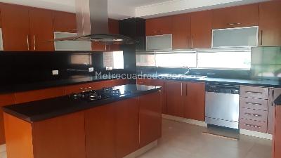 Casa de 4 alcobas en venta en San Simon, Bogotá, 400 m² · foto 2 de 17