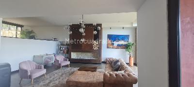 Casa de 3 alcobas en venta en San Jose De Bavaria, Bogotá, 233 m² · foto 2 de 20