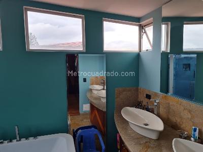 Casa de 4 alcobas en venta en San Jose De Bavaria, Bogotá, 410 m² · foto 17 de 20