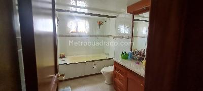 Casa de 3 alcobas en venta en San Jose De Bavaria, Bogotá, 400 m² · foto 10 de 16